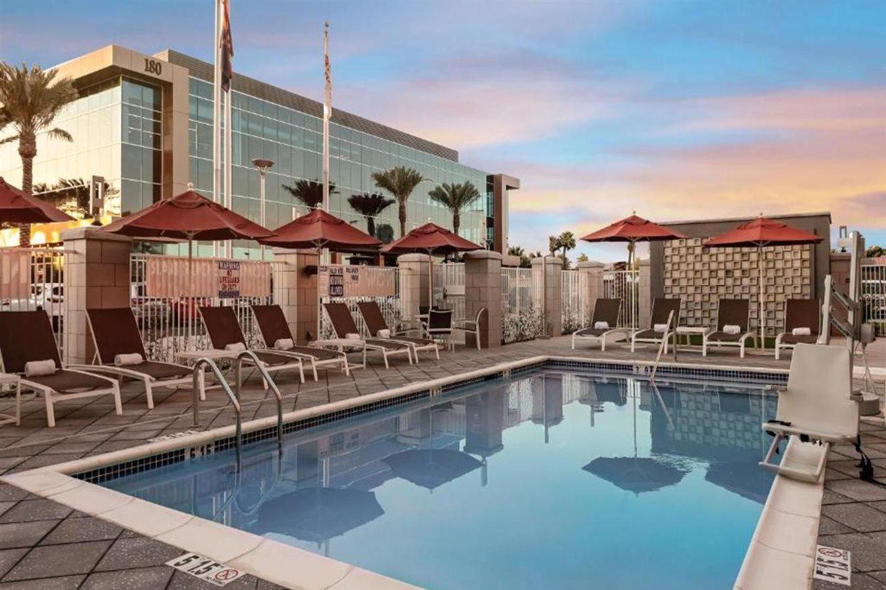 Hilton Garden Inn Chandler Downtown Exterior foto