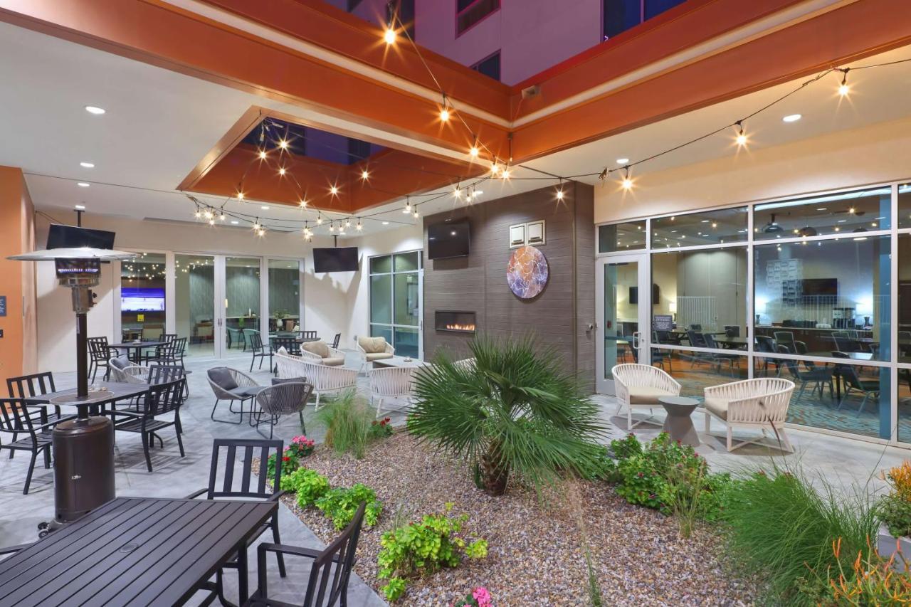 Hilton Garden Inn Chandler Downtown Exterior foto