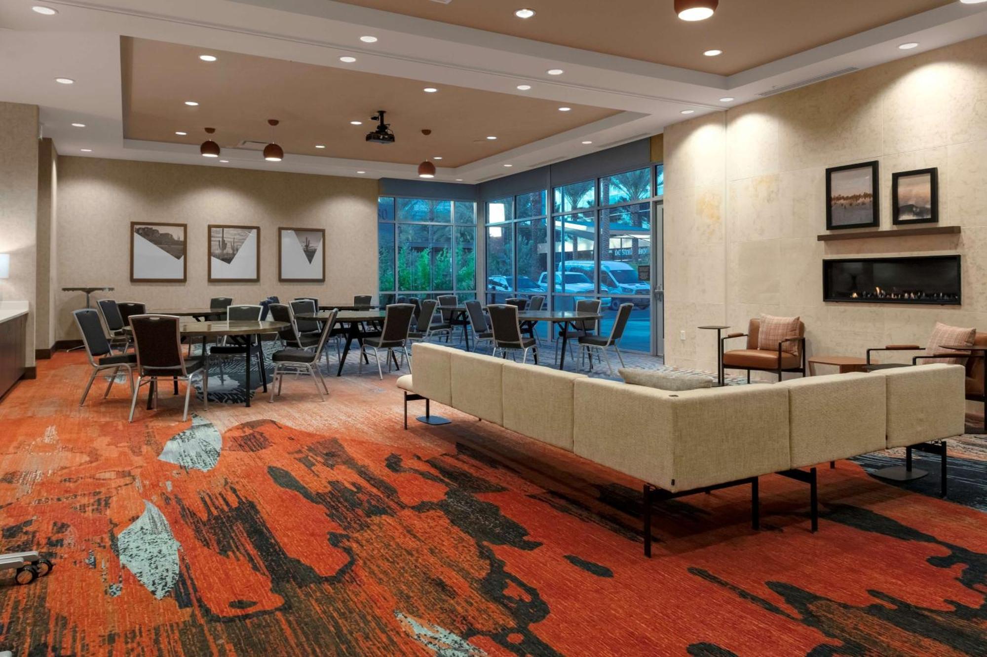 Hilton Garden Inn Chandler Downtown Exterior foto